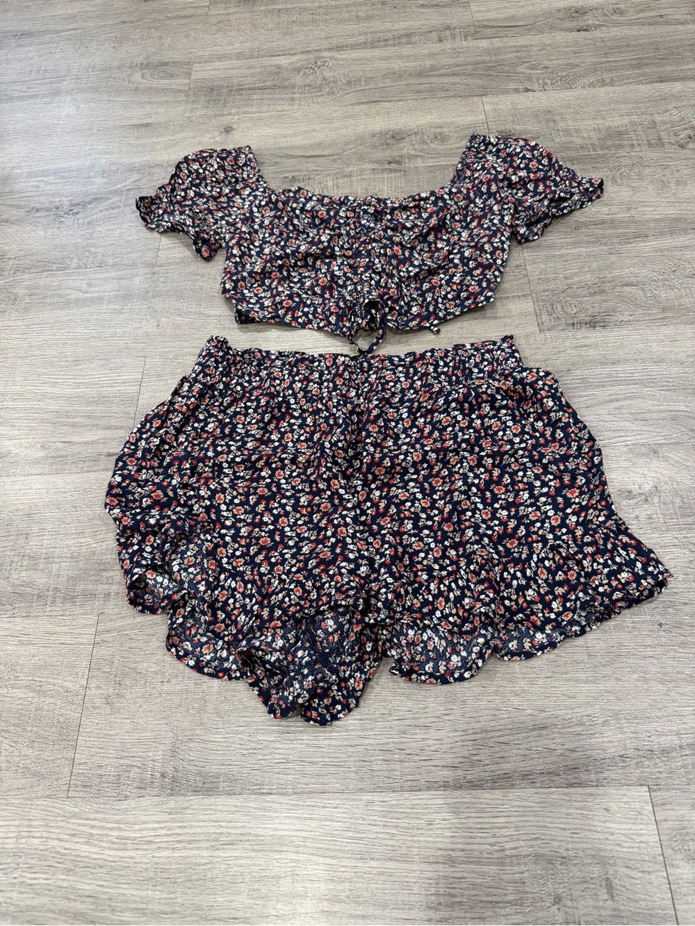 NWT Hollister Navy Floral Ruffle Shorts Set